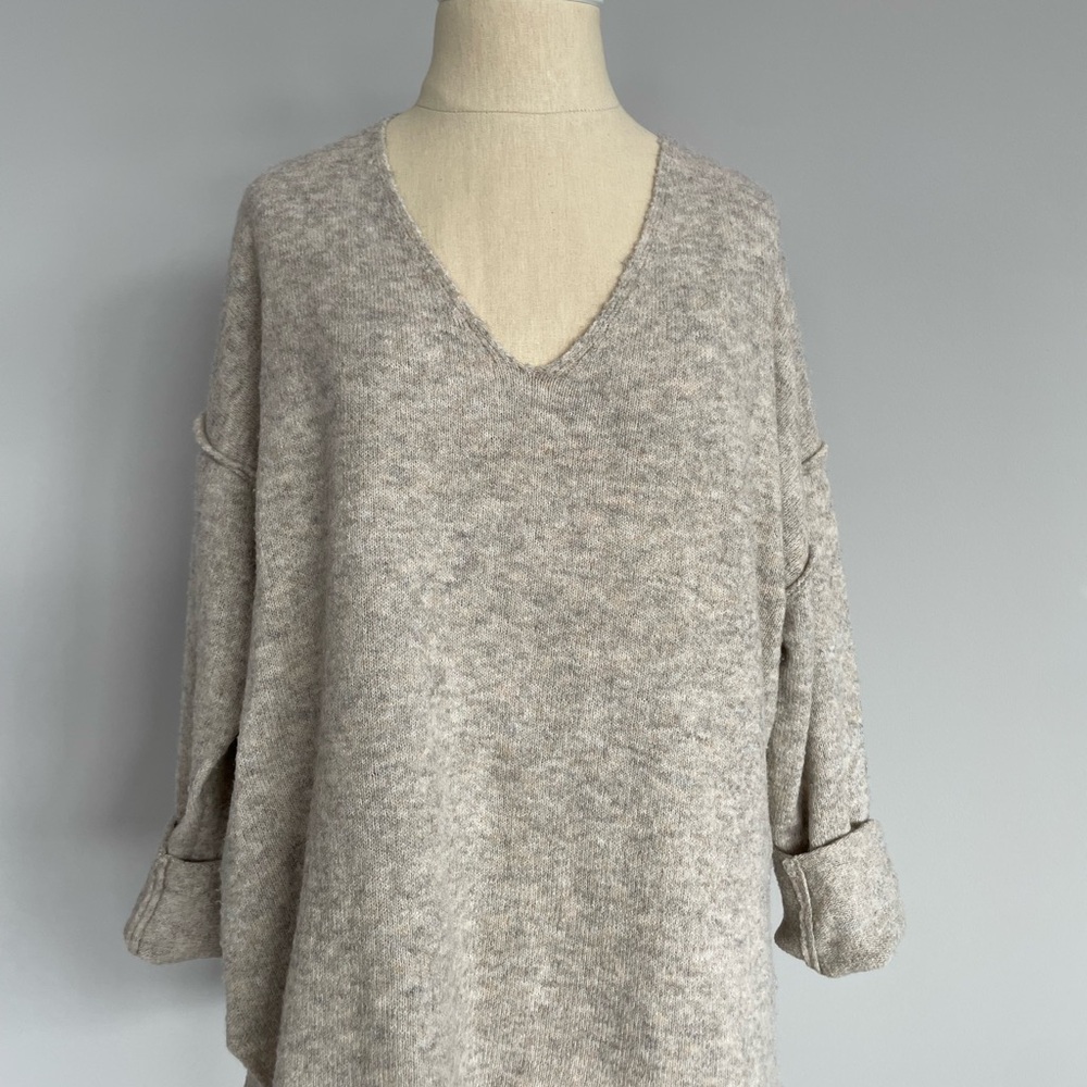 Pinch Women's Beige V-Neck Sweater